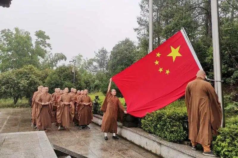 旅拍婚纱照攻略：如何在三亚清水湾拍出绝美的婚纱照？